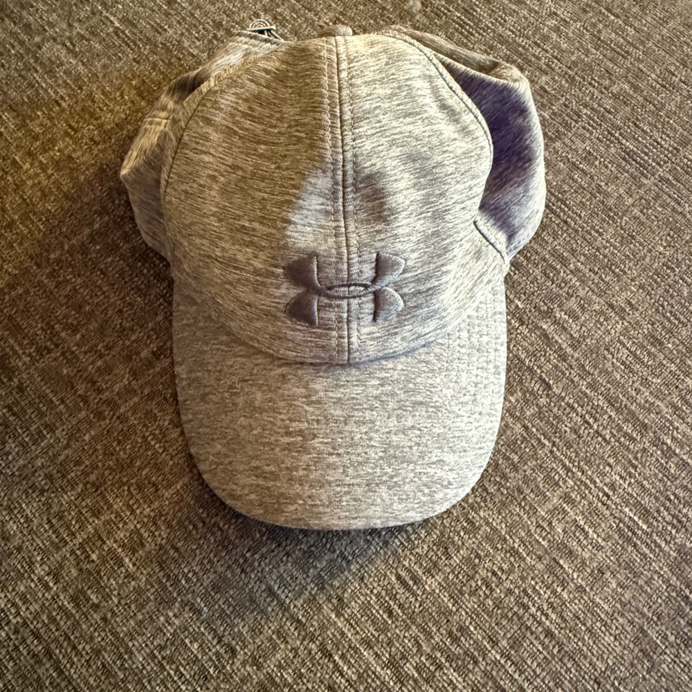 Under Armour women’s grey baseball hat